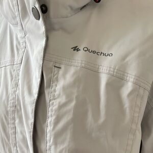 Quechua decathlon Women's White waterproof Ski/ Rain/Jacket outer layer USLarge